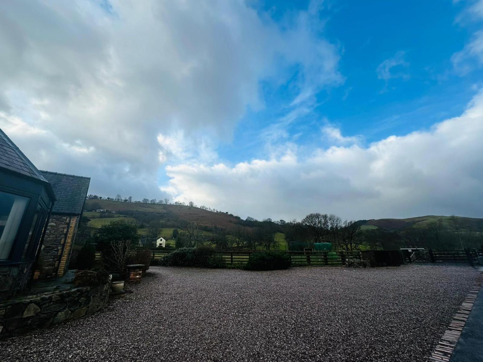 The Retreat Villa Llanrhaeadr-ym-Mochnant Екстериор снимка