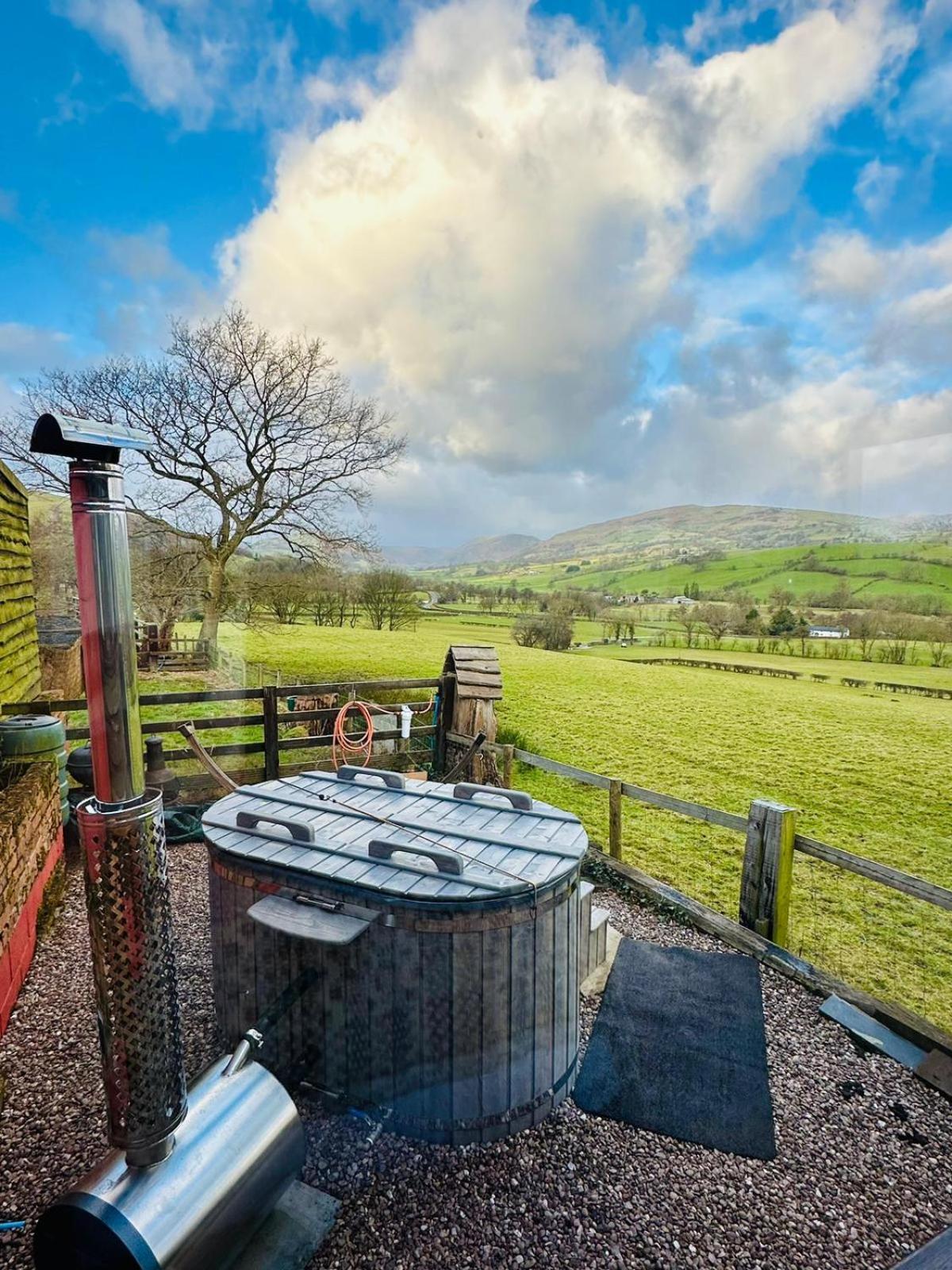 The Retreat Villa Llanrhaeadr-ym-Mochnant Екстериор снимка