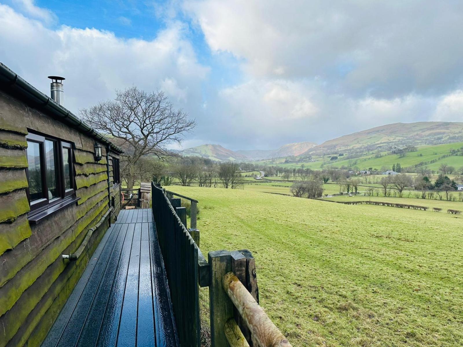 The Retreat Villa Llanrhaeadr-ym-Mochnant Екстериор снимка