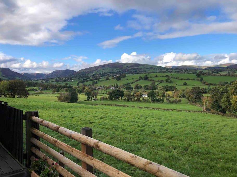 The Retreat Villa Llanrhaeadr-ym-Mochnant Екстериор снимка