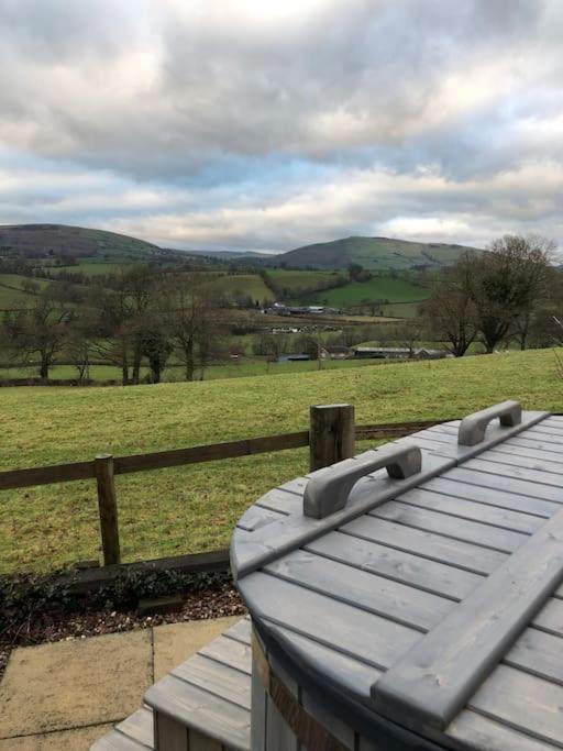 The Retreat Villa Llanrhaeadr-ym-Mochnant Екстериор снимка