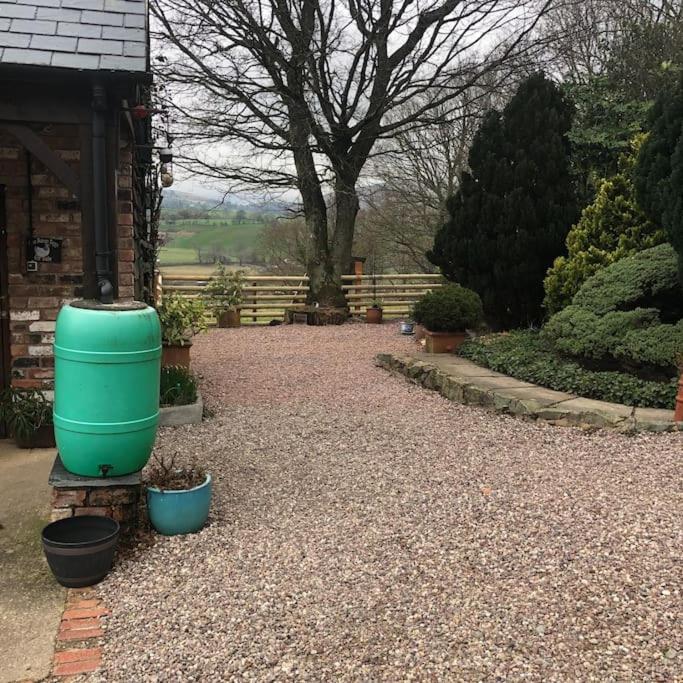 The Retreat Villa Llanrhaeadr-ym-Mochnant Екстериор снимка