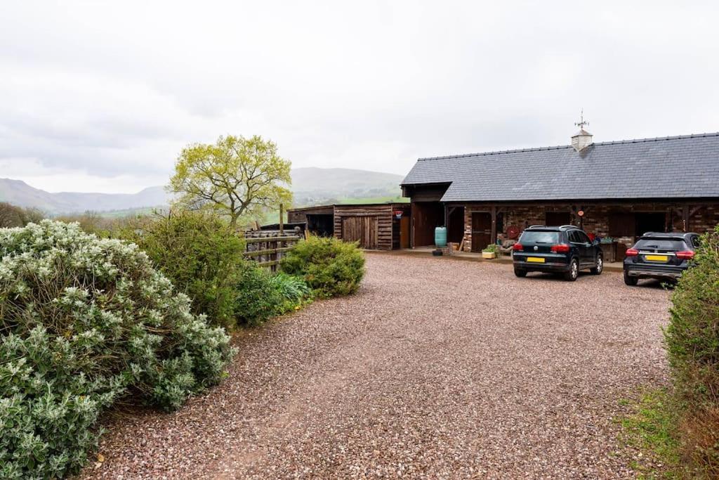 The Retreat Villa Llanrhaeadr-ym-Mochnant Екстериор снимка