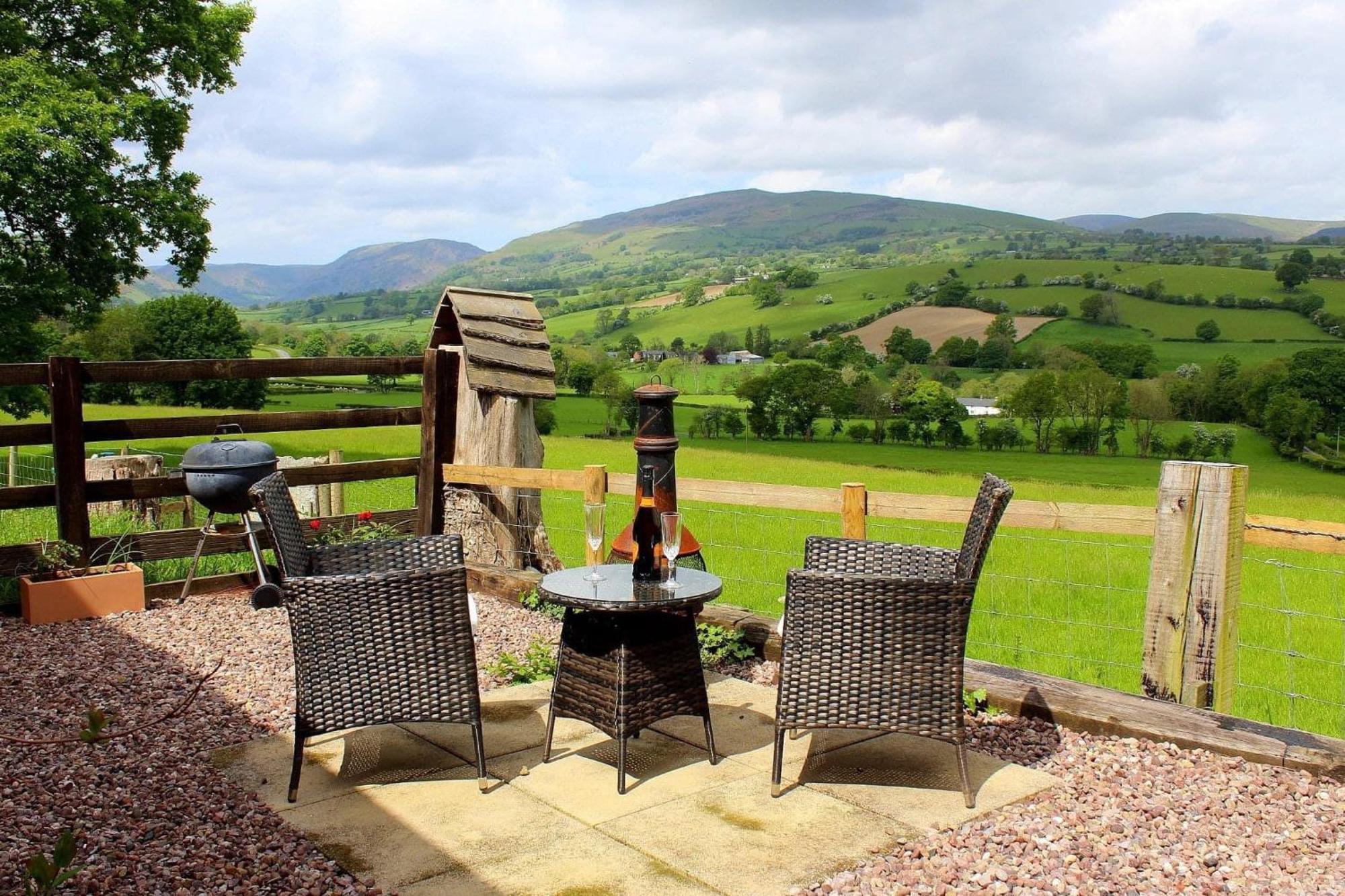 The Retreat Villa Llanrhaeadr-ym-Mochnant Екстериор снимка